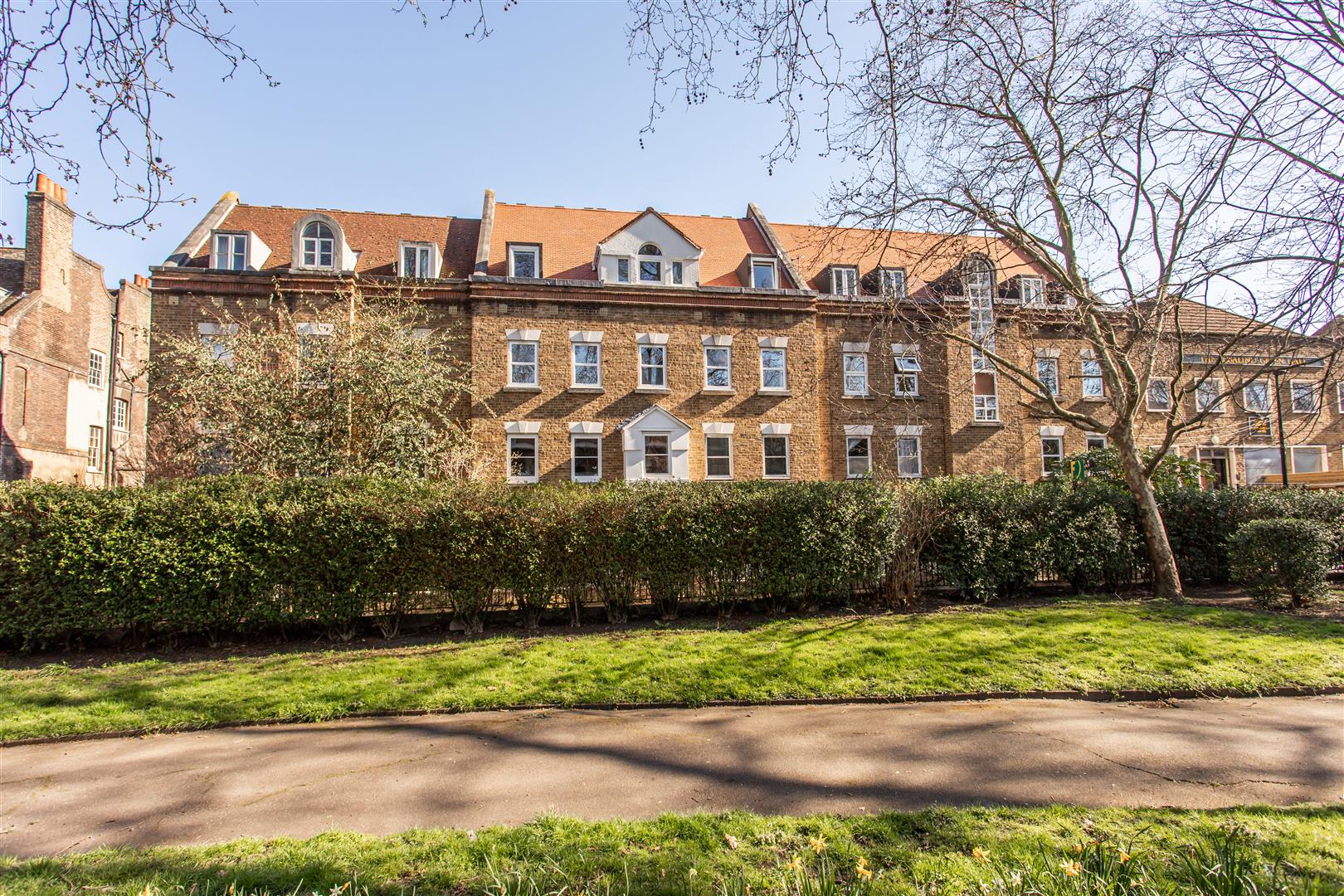 1 bed property in Beatrice House, Stepney Green